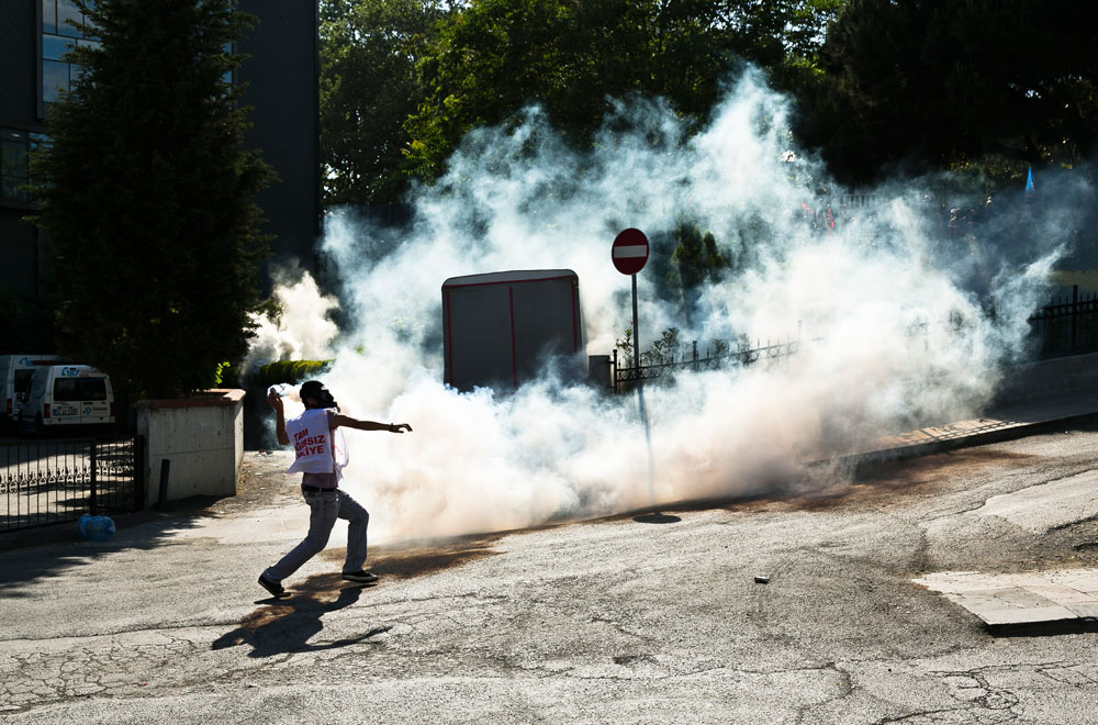 Tränengas in den Strassen von Istanbul. Photo: Eser Karada?